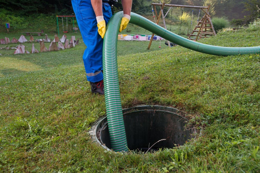 Cleaning septic tank